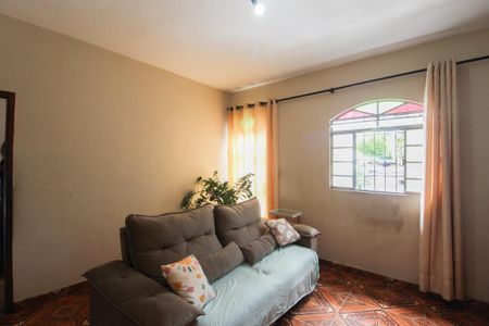Sala de casa para alugar com 2 quartos, 80m² em Itatiaia, Belo Horizonte
