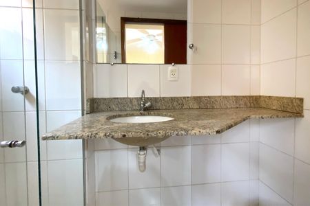 Apartamento para alugar com 96m², 2 quartos e 1 vaga Apartamento para alugar com 96m², 2 quartos e 1 vagaBanheiro da Suíte 1