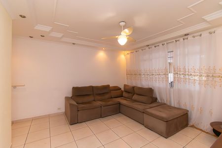 Casa à venda com 128m², 3 quartos e 3 vagasSala