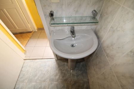 Casa à venda com 150m², 3 quartos e 2 vagasÁrea de Serviço - Banheiro