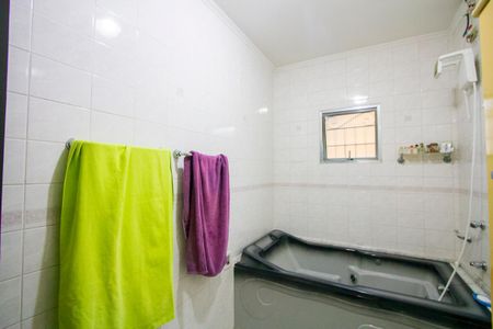 Casa à venda com 230m², 2 quartos e 2 vagasBanheiro do quarto 1