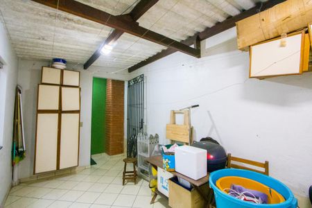 Casa à venda com 230m², 2 quartos e 2 vagasÁrea de serviço