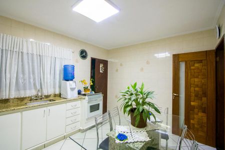 Casa à venda com 230m², 2 quartos e 2 vagasCozinha