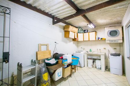 Casa à venda com 230m², 2 quartos e 2 vagasÁrea de serviço