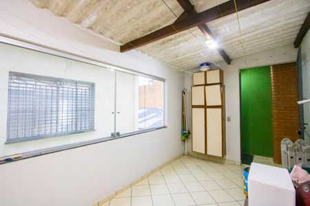 Casa à venda com 230m², 2 quartos e 2 vagasÁrea de serviço