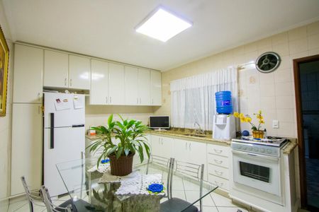 Casa à venda com 230m², 2 quartos e 2 vagasCozinha