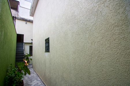 Casa à venda com 230m², 2 quartos e 2 vagasCorredor externo