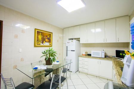 Casa à venda com 230m², 2 quartos e 2 vagasCozinha