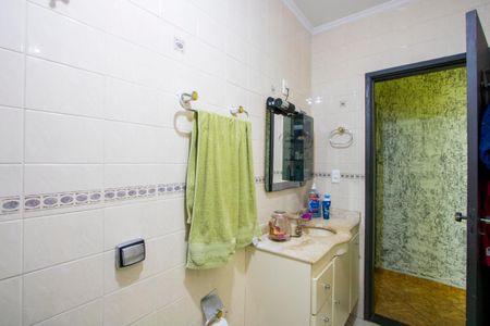 Casa à venda com 230m², 2 quartos e 2 vagasBanheiro social