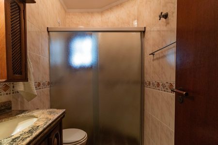 Casa à venda com 280m², 4 quartos e 5 vagasBanheiro da Suíte 1