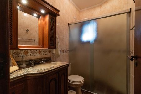 Casa à venda com 280m², 4 quartos e 5 vagasBanheiro da Suíte 1