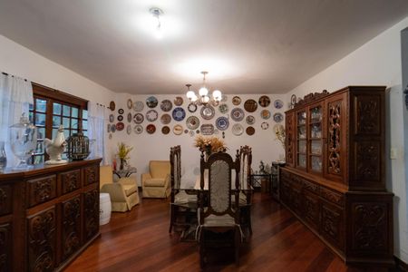 Casa à venda com 280m², 4 quartos e 5 vagasSala