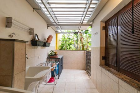 Casa à venda com 280m², 4 quartos e 5 vagasÁrea de Serviço