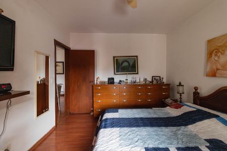 Casa à venda com 280m², 4 quartos e 5 vagasSuíte 2