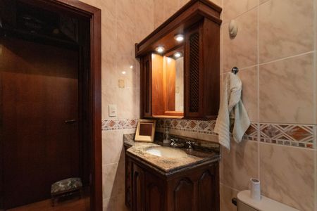 Casa à venda com 280m², 4 quartos e 5 vagasBanheiro da Suíte 1