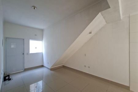 Sala de casa de condomínio para alugar com 2 quartos, 71m² em Vila Tupi, Praia Grande