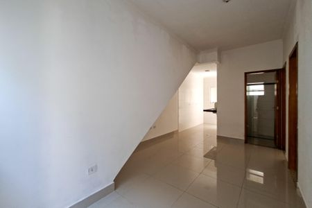 Sala de casa de condomínio para alugar com 2 quartos, 71m² em Vila Tupi, Praia Grande