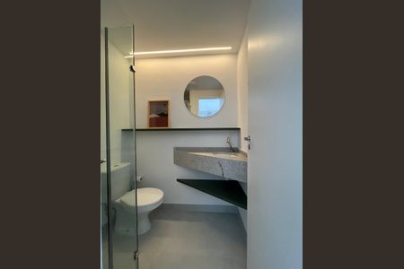 Banheiro de apartamento para alugar com 1 quarto, 42m² em Sqn 216, Brasília