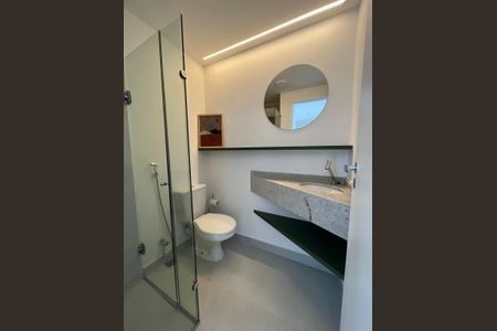 Banheiro de apartamento para alugar com 1 quarto, 42m² em Sqn 216, Brasília