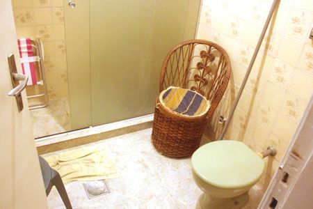 Banheiro de apartamento para alugar com 1 quarto, 55m² em Boqueirão, Santos