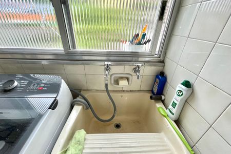 Casa à venda com 80m², 2 quartos e 1 vagaÁrea de Serviço