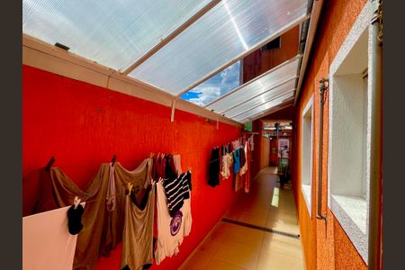 Casa à venda com 160m², 3 quartos e 4 vagasCorredor externo