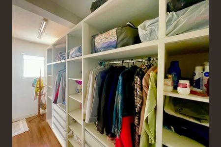 Casa à venda com 160m², 3 quartos e 4 vagasCloset da suíte