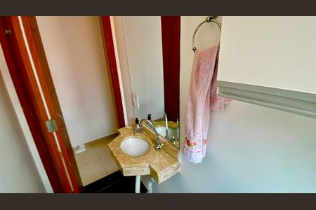 Casa à venda com 160m², 3 quartos e 4 vagasBanheiro 1