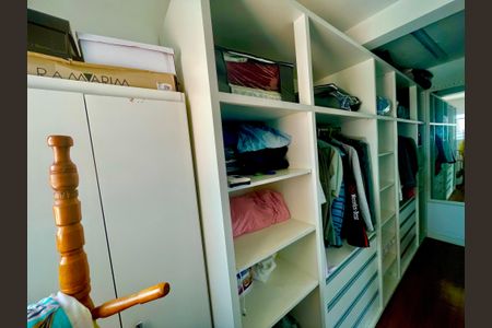 Casa à venda com 160m², 3 quartos e 4 vagasCloset da suíte