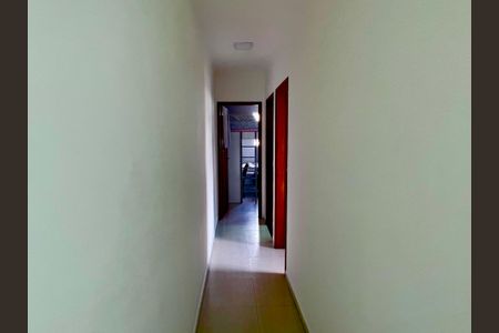 Casa à venda com 160m², 3 quartos e 4 vagasCorredor interno