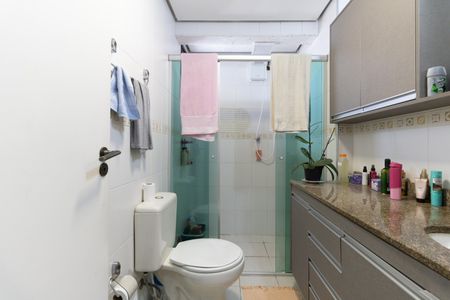 Apartamento à venda com 82m², 3 quartos e 2 vagas Apartamento à venda com 82m², 3 quartos e 2 vagasBanheiro da Suíte