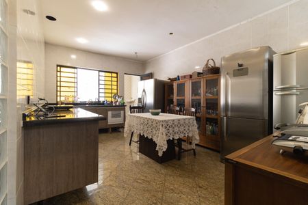 Casa à venda com 258m², 4 quartos e 2 vagas Casa à venda com 258m², 4 quartos e 2 vagasCozinha