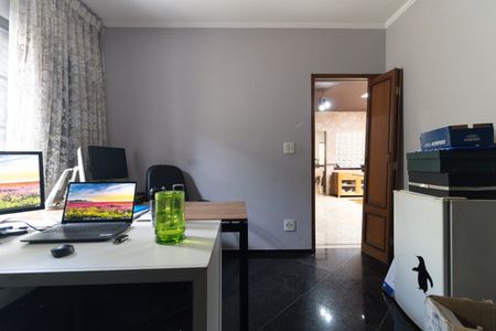 Casa à venda com 258m², 4 quartos e 2 vagas Casa à venda com 258m², 4 quartos e 2 vagasQuarto 2