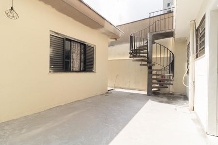 Casa à venda com 258m², 4 quartos e 2 vagas Casa à venda com 258m², 4 quartos e 2 vagasQuintal