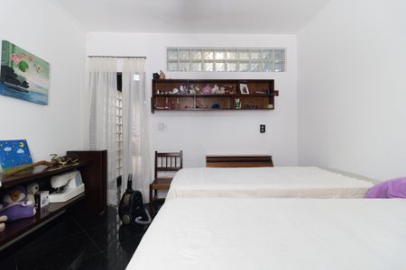 Casa à venda com 258m², 4 quartos e 2 vagas Casa à venda com 258m², 4 quartos e 2 vagasQuarto 1