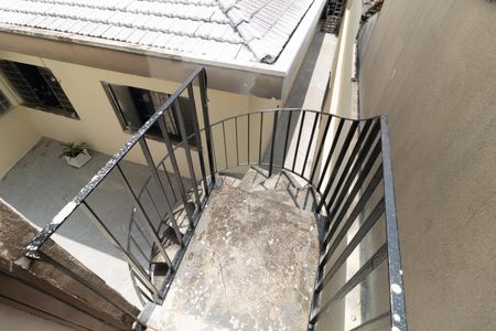 Casa à venda com 258m², 4 quartos e 2 vagas Casa à venda com 258m², 4 quartos e 2 vagasEscada