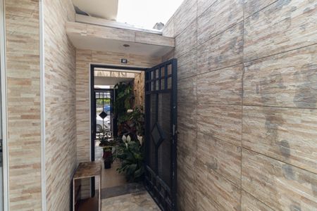 Casa à venda com 258m², 4 quartos e 2 vagas Casa à venda com 258m², 4 quartos e 2 vagasEntrada