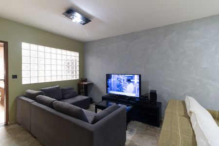 Casa à venda com 258m², 4 quartos e 2 vagas Casa à venda com 258m², 4 quartos e 2 vagasSala