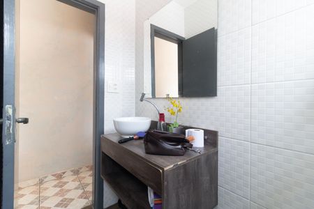 Casa à venda com 258m², 4 quartos e 2 vagas Casa à venda com 258m², 4 quartos e 2 vagasEdícula - Banheiro