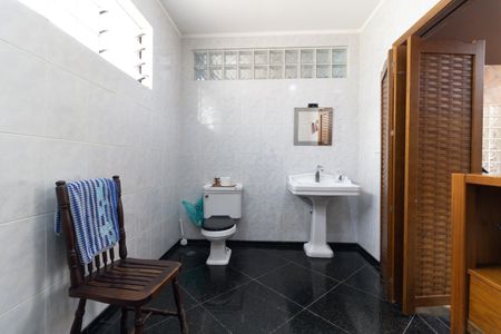 Casa à venda com 258m², 4 quartos e 2 vagas Casa à venda com 258m², 4 quartos e 2 vagasBanheiro