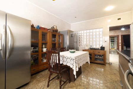 Casa à venda com 258m², 4 quartos e 2 vagas Casa à venda com 258m², 4 quartos e 2 vagasCozinha