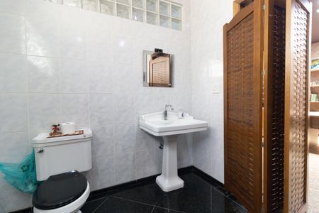 Casa à venda com 258m², 4 quartos e 2 vagas Casa à venda com 258m², 4 quartos e 2 vagasBanheiro