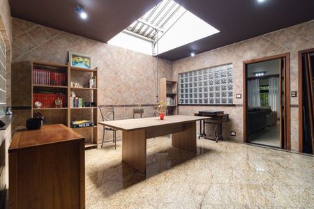 Casa à venda com 258m², 4 quartos e 2 vagas Casa à venda com 258m², 4 quartos e 2 vagasSalão