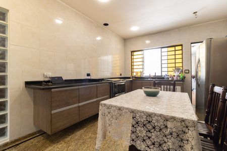 Casa à venda com 258m², 4 quartos e 2 vagas Casa à venda com 258m², 4 quartos e 2 vagasCozinha