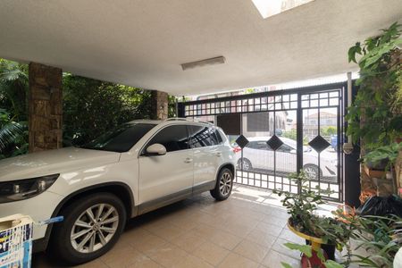 Casa à venda com 258m², 4 quartos e 2 vagas Casa à venda com 258m², 4 quartos e 2 vagasGaragem