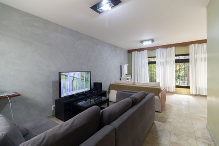 Sala de casa para alugar com 4 quartos, 258m² em Vila Moinho Velho, São Paulo