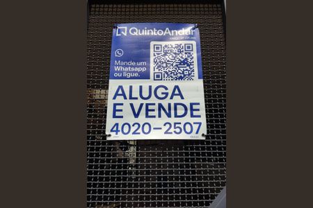 Casa à venda com 258m², 4 quartos e 2 vagas Casa à venda com 258m², 4 quartos e 2 vagasFachada