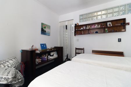 Casa à venda com 258m², 4 quartos e 2 vagas Casa à venda com 258m², 4 quartos e 2 vagasQuarto 1