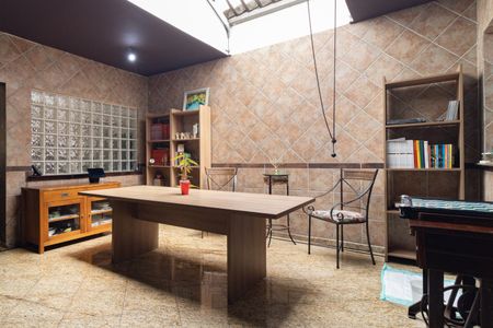 Casa à venda com 258m², 4 quartos e 2 vagas Casa à venda com 258m², 4 quartos e 2 vagasSalão