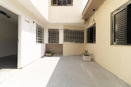 Casa à venda com 258m², 4 quartos e 2 vagas Casa à venda com 258m², 4 quartos e 2 vagasQuintal